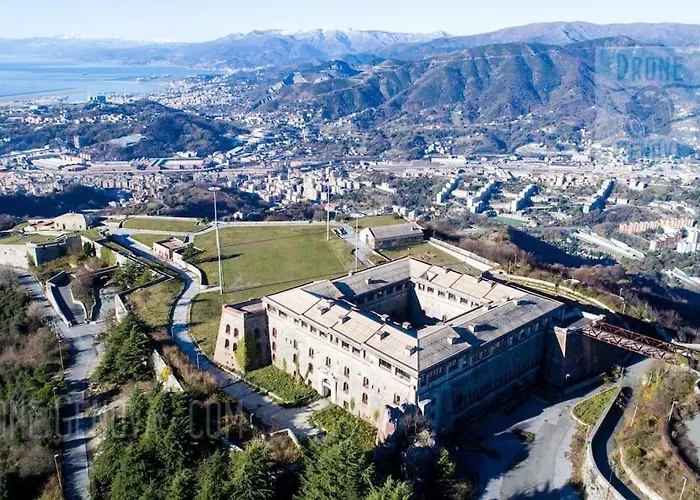 아파트 Forti Genova-free Parking Castellaccio *